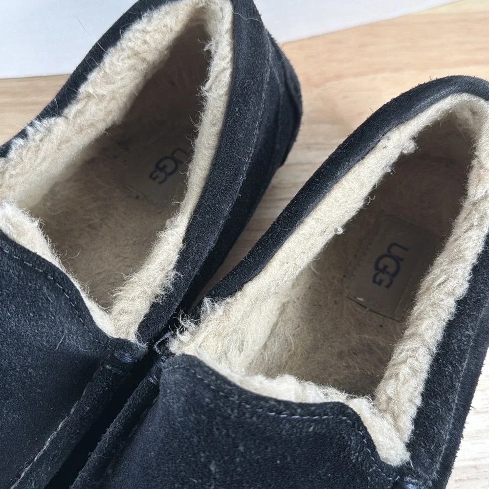 READ UGG Ascot Slipper Color Black Men's Size US 8 /Women's US 9. Style# 1101110